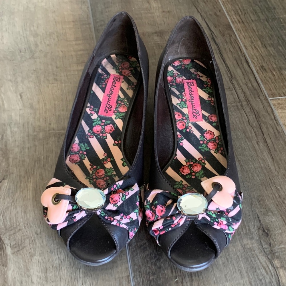 Betseyville Peep Toe Low Heel